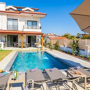  Villa Lidya